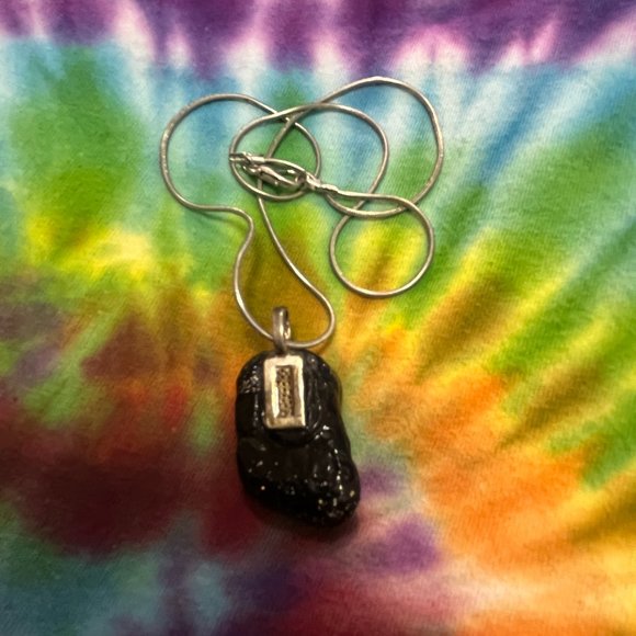 Hand Design Stone - Picture 2 of 16